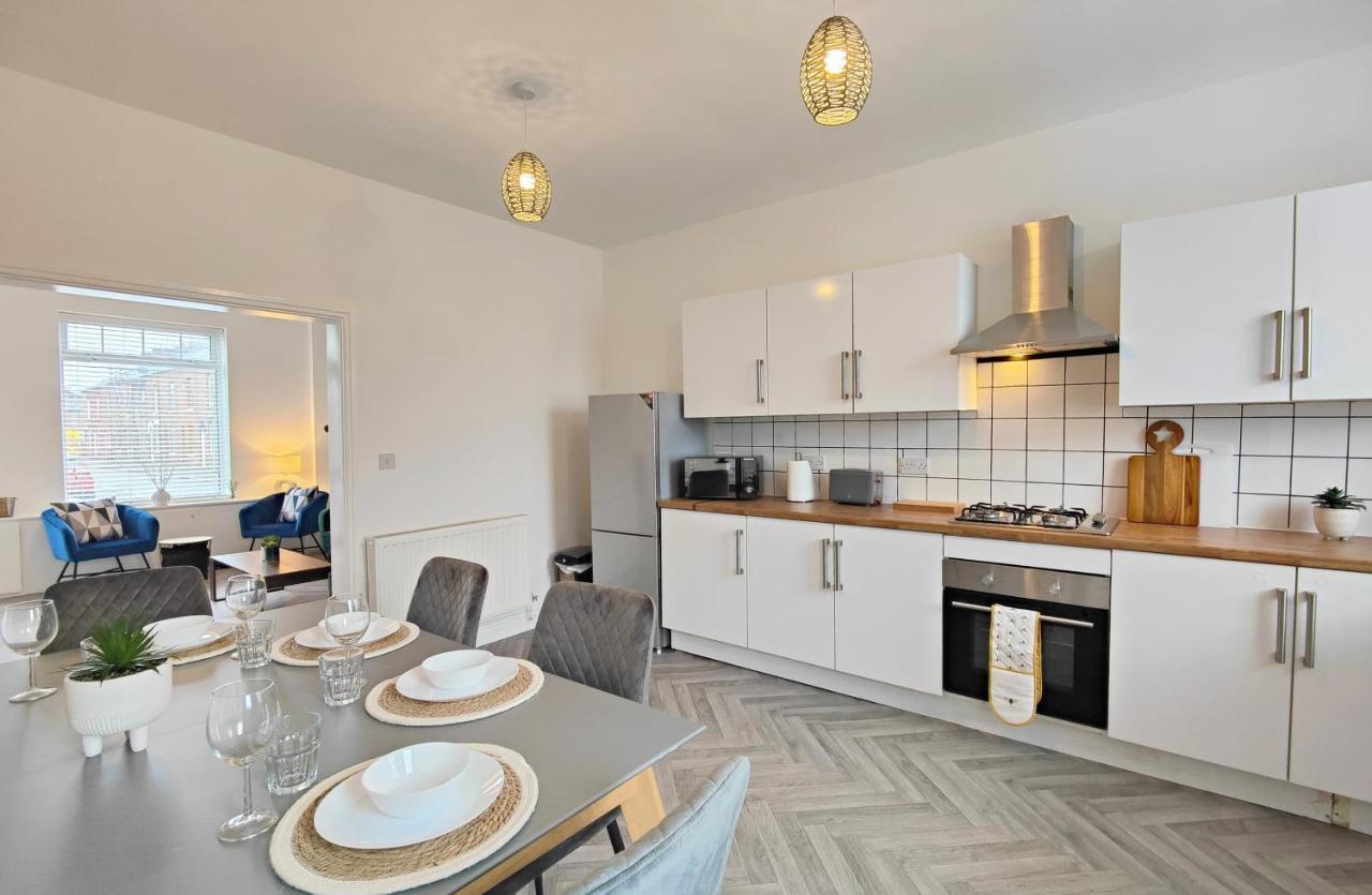 Stott House - Bright Spacious Townhouse 15 Minutes To Central Manchester With Free Parking Villa Esterno foto