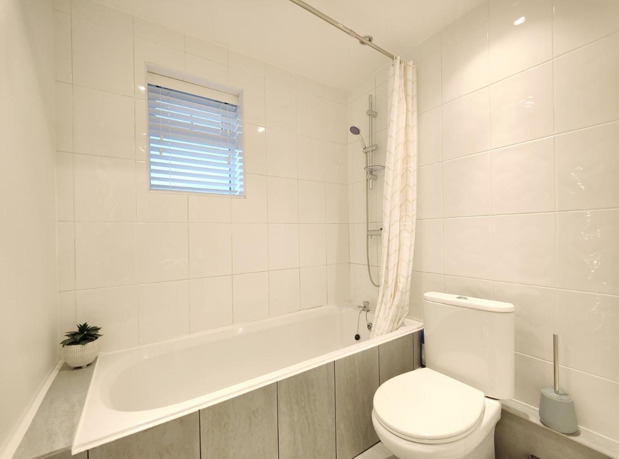 Stott House - Bright Spacious Townhouse 15 Minutes To Central Manchester With Free Parking Villa Esterno foto